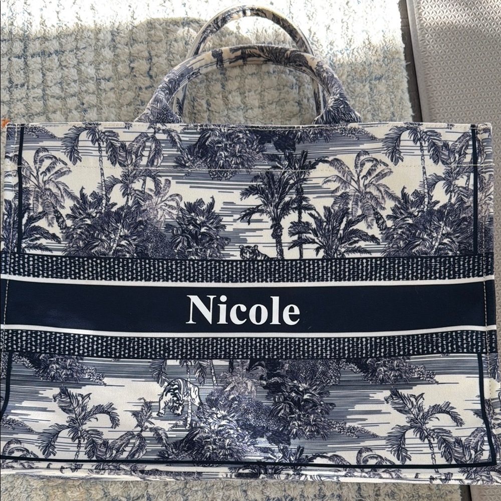 Custom tote